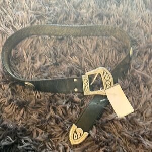 Leather belt with silver details